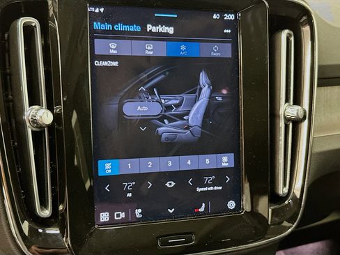 Used 2023 Volvo XC40 B5 Plus w/ Protection Package Premier image 24