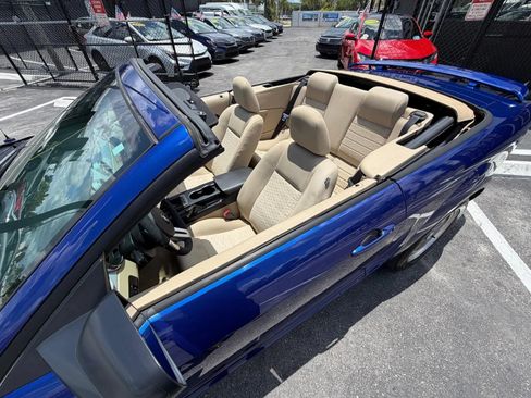 Used 2005 Ford Mustang GT RWD image 40