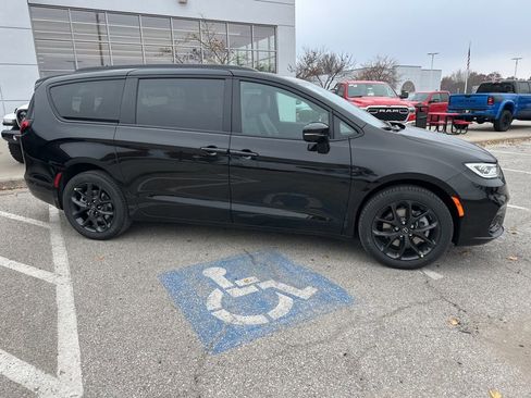 New 2026 Chrysler Pacifica Select image 34