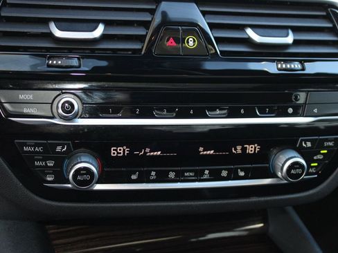 Used 2023 BMW 530i w/ Premium Package image 18