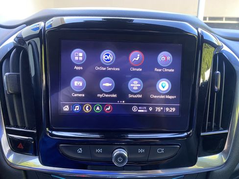 Used 2023 Chevrolet Traverse High Country FWD image 26