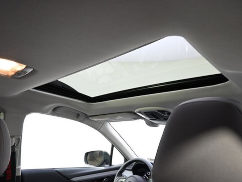 Used 2022 Subaru Outback Premium image 17