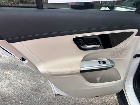 Used 2024 Mercedes-Benz GLC 300 4MATIC image 15