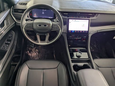 New 2025 Jeep Grand Cherokee Limited w/ Black Appearance Package image 12