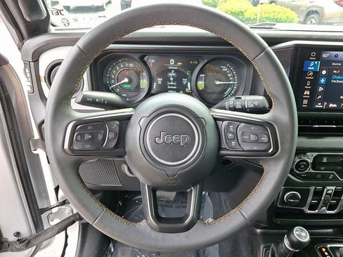 Used 2024 Jeep Wrangler Unlimited AWD/4WD image 18