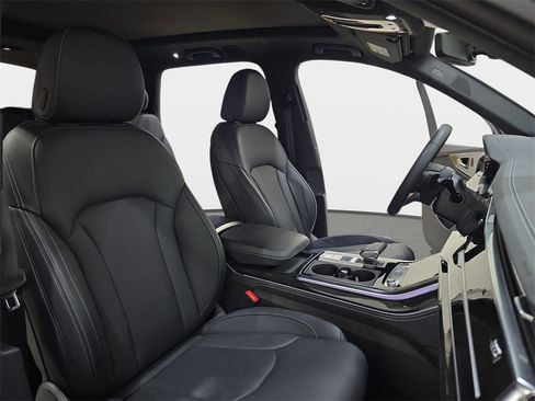 Used 2025 Audi Q7 3.0T Prestige w/ Prestige Package image 12