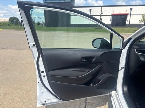 Used 2026 Toyota Corolla LE w/ LE Premium Package FWD image 6