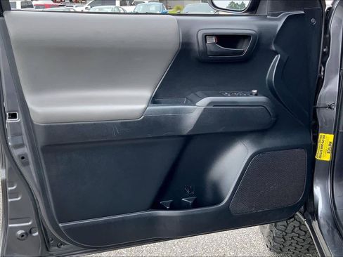 Used 2018 Toyota Tacoma SR image 20