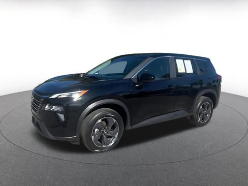 Used 2025 Nissan Rogue SV image 8