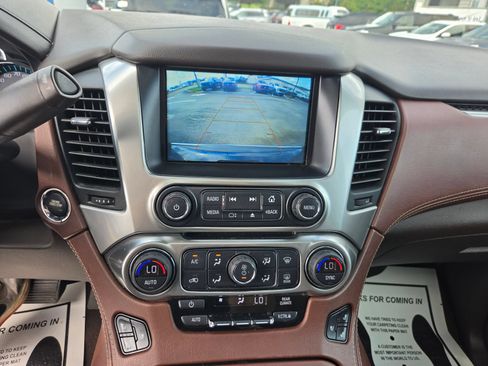 Used 2020 Chevrolet Suburban Premier AWD/4WD image 17