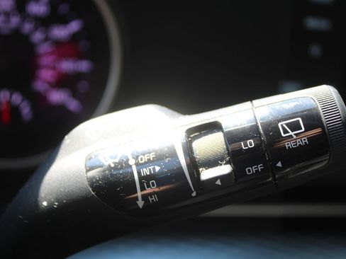 Certified 2024 Kia Carnival LX FWD image 36