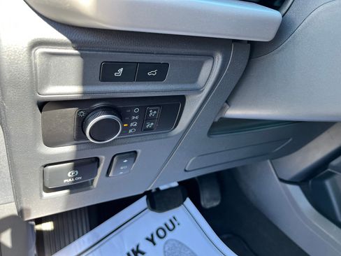 Used 2024 Ford Expedition XLT image 12