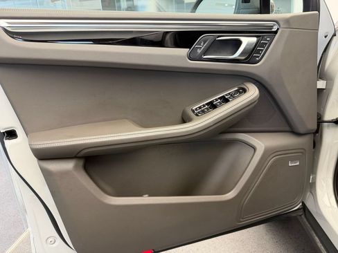 Certified 2026 Porsche Macan Turbo AWD/4WD image 21
