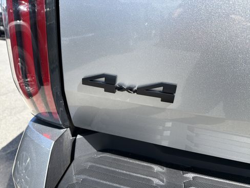 Used 2024 Toyota Tundra Platinum AWD/4WD image 8