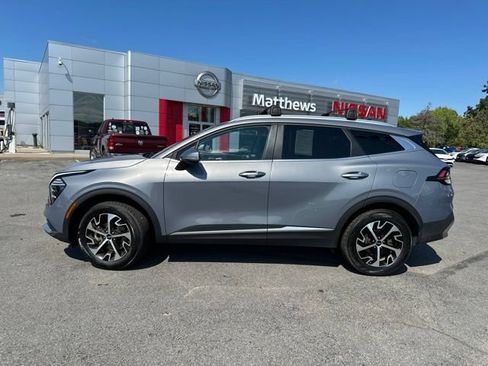 Used 2024 Kia Sportage EX AWD/4WD image 2