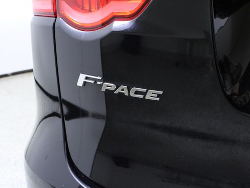 Used 2018 Jaguar F-PACE S image 9