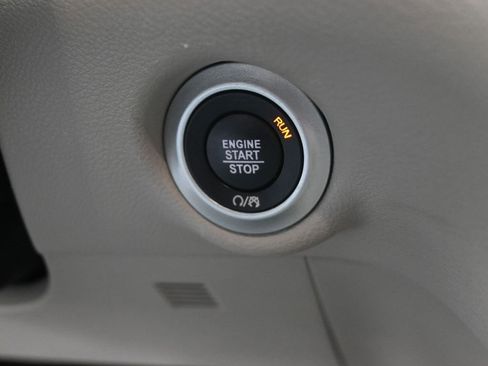 Used 2020 Chrysler Pacifica Touring-L Plus w/ Tire & Wheel Group image 26