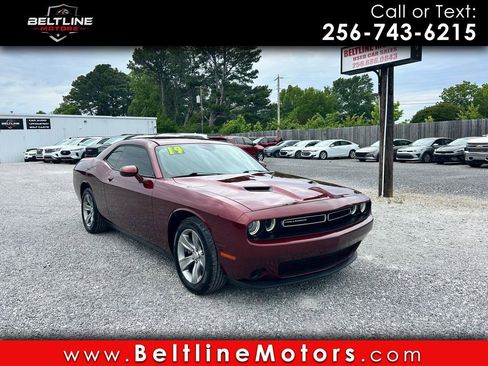 Used 2019 Dodge Challenger SXT RWD image 1