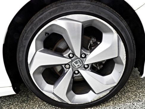Used 2018 Honda Accord Touring image 23