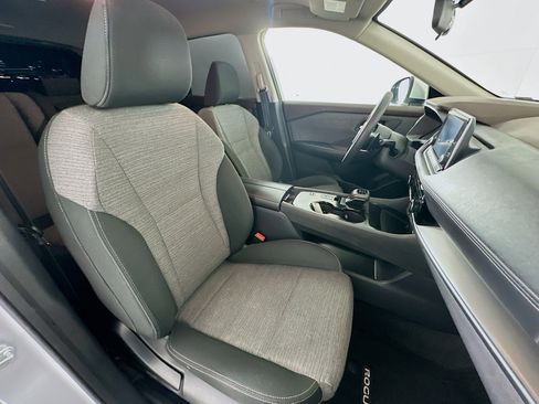 Used 2022 Nissan Rogue SV image 28