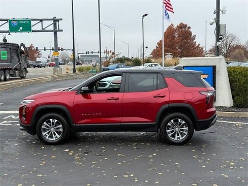 Used 2025 Chevrolet Equinox LT w/ Safety and Technology Package image 2