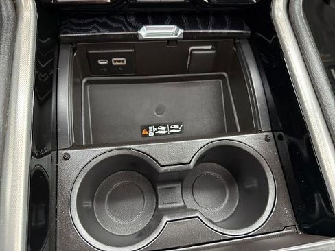 Used 2021 GMC Yukon XL Denali w/ Denali Premium Package image 33