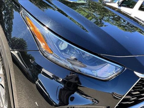 Used 2021 Toyota Highlander XLE FWD image 24