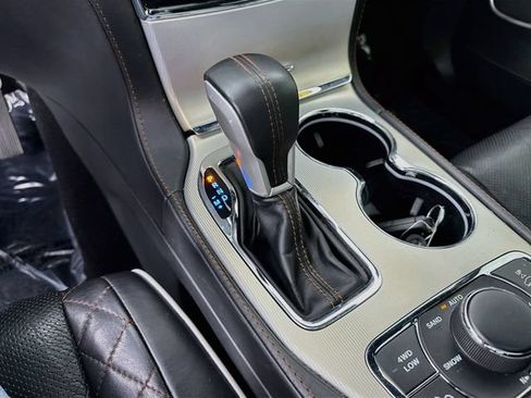 Used 2019 Jeep Grand Cherokee Summit AWD/4WD image 17