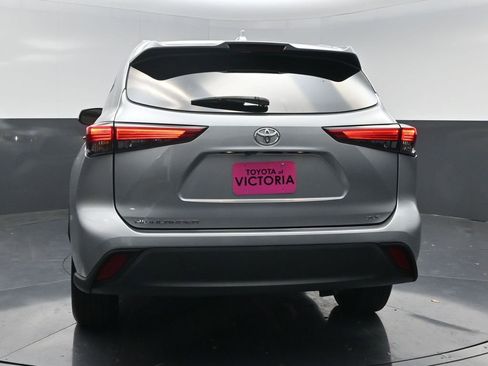 Used 2023 Toyota Highlander XLE image 18
