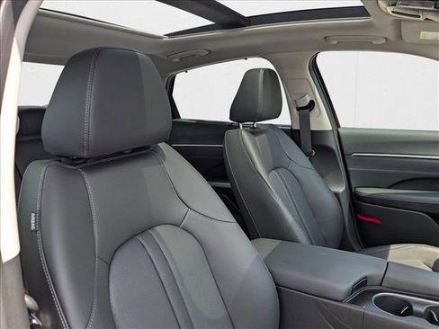 New 2025 Hyundai Sonata Limited image 23