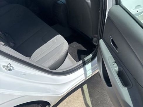 Used 2024 Hyundai Elantra SEL FWD image 13