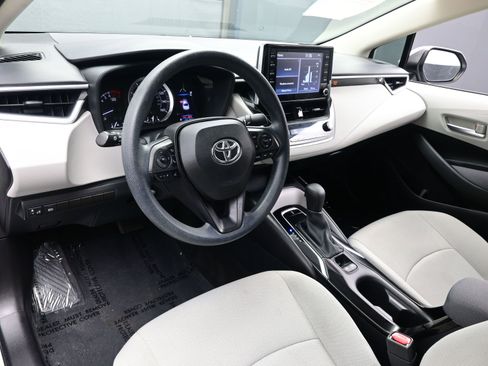 Used 2020 Toyota Corolla LE image 12