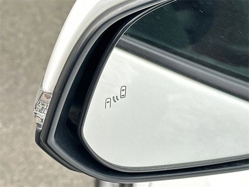 Used 2022 Toyota RAV4 XLE image 17