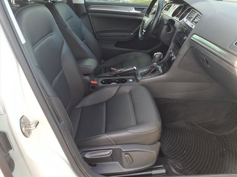 Used 2018 Volkswagen Golf Alltrack SE image 11