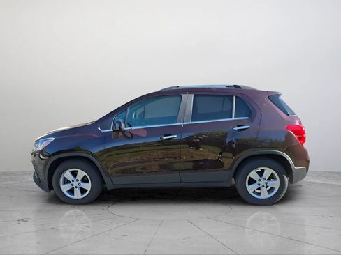 Used 2020 Chevrolet Trax LT w/ LT Convenience Package image 3