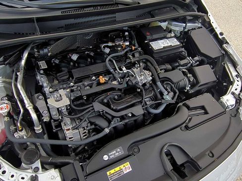 Used 2025 Toyota Corolla LE image 28