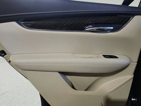 Used 2017 Cadillac XT5 FWD image 19