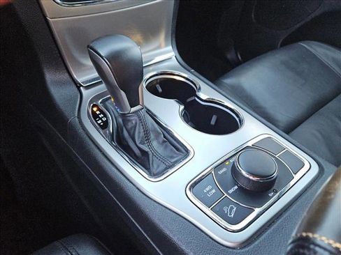 Used 2018 Jeep Grand Cherokee Limited image 12