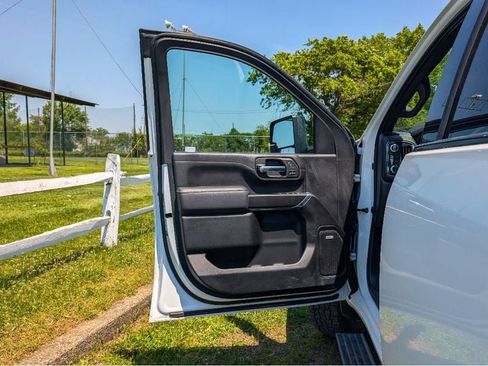 Used 2023 GMC Sierra 2500 AT4 w/ AT4 Premium Plus Package AWD/4WD image 9