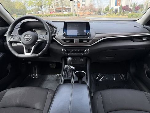 Used 2024 Nissan Altima 2.5 SV FWD image 34