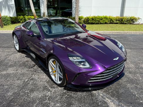Used 2025 Aston Martin V8 Vantage Coupe RWD image 7