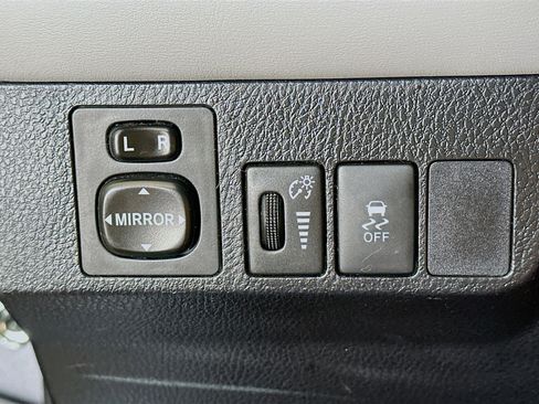 Used 2015 Toyota RAV4 Limited AWD/4WD image 16