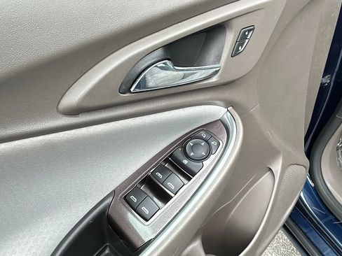 Used 2021 Chevrolet Malibu LT image 18