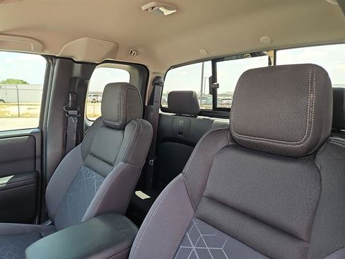 Used 2025 Nissan Frontier SV w/ SV Convenience Package RWD image 13