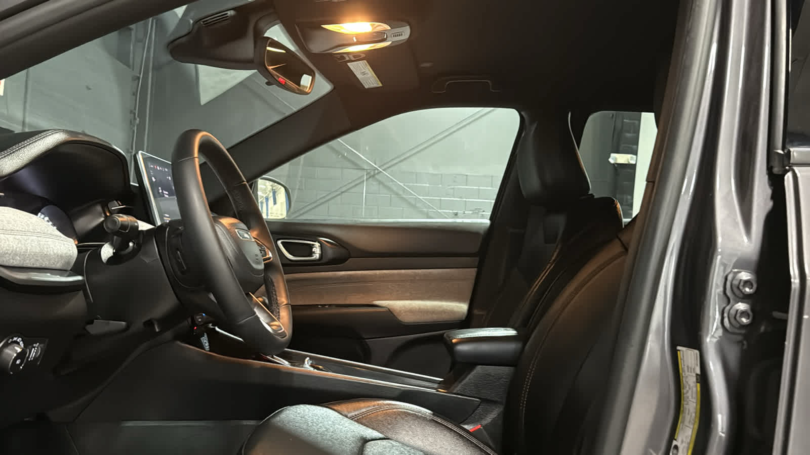 Used 2024 Jeep Compass Latitude AWD/4WD image 11