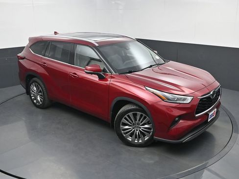 Used 2023 Toyota Highlander Platinum image 37