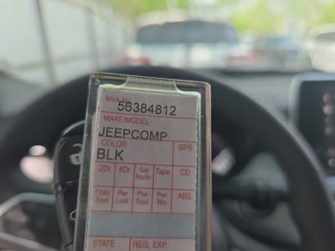 Used 2025 Jeep Compass Latitude image 4