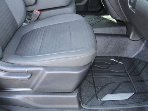 Used 2022 Chevrolet Silverado 2500 Custom w/ Custom Convenience Package image 13