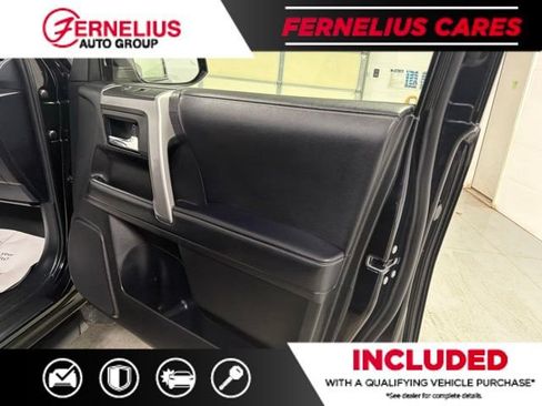 Used 2022 Toyota 4Runner SR5 Premium w/ Moonroof Package AWD/4WD image 17
