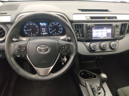 Used 2018 Toyota RAV4 LE FWD image 22